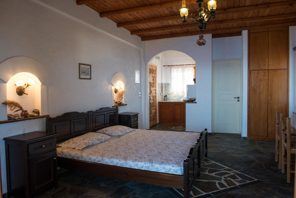 Niriides Studios Armenistis (Ikaria)